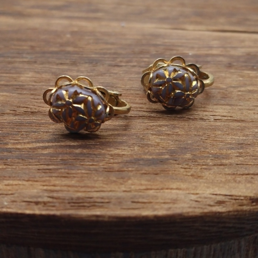 Delicate antique elegance dainty ornate clip on earrings E416